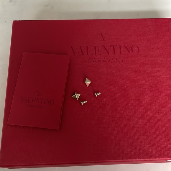 Valentino Garavani Rockstud Leather Wallet-On-Chain-Black - Picture 7 of 11